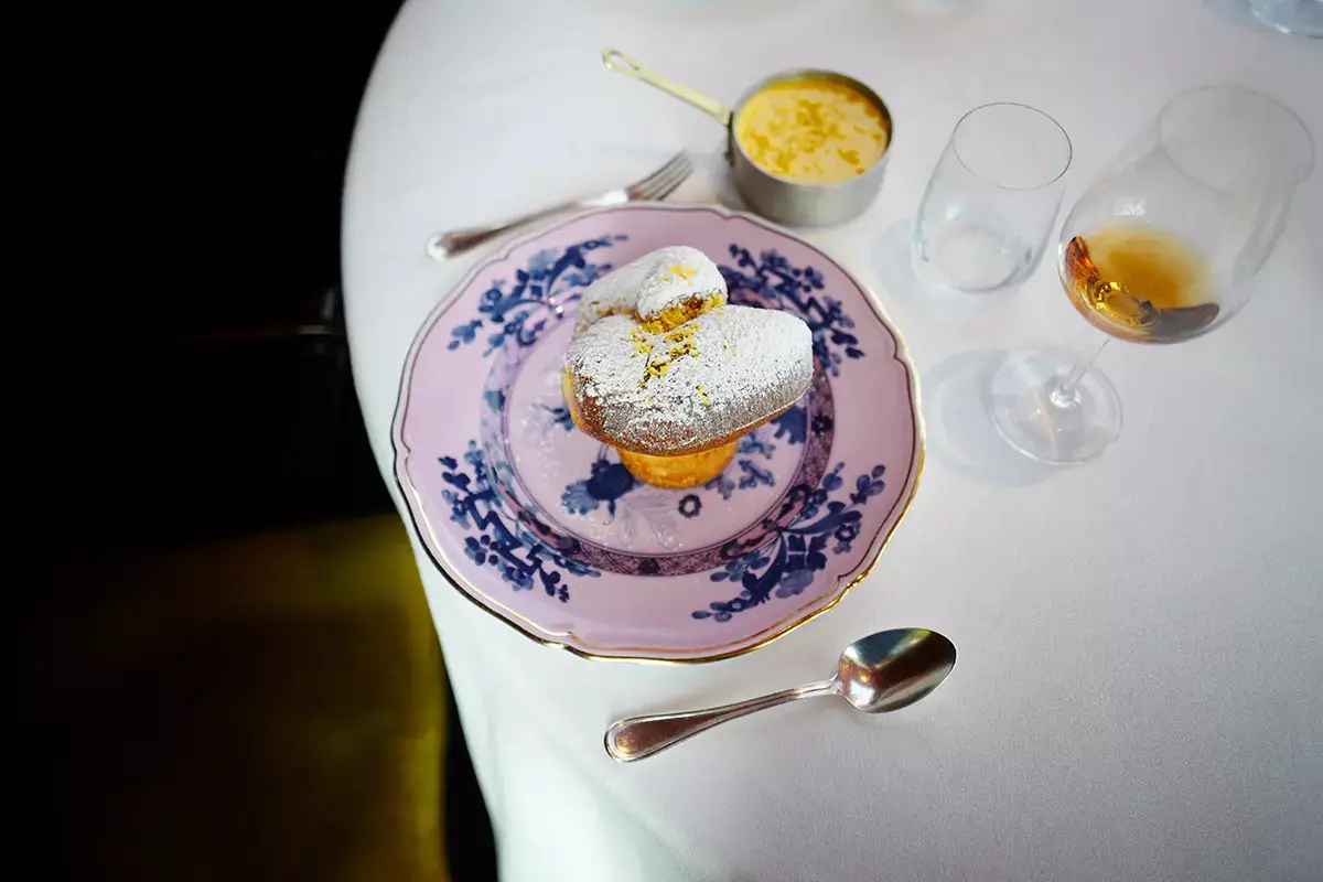 Torta di Rose. Foto: Amely Vincent Lido 84, quando il lago di Garda entra in cucina